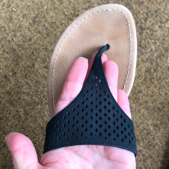 Ugg Australian Vivian II Black Leather Laser Cut , Sling Back Sandals Size 7 - Picture 9 of 9